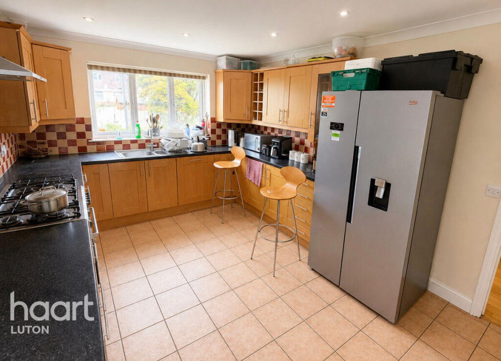House in Luton, Biscot - More