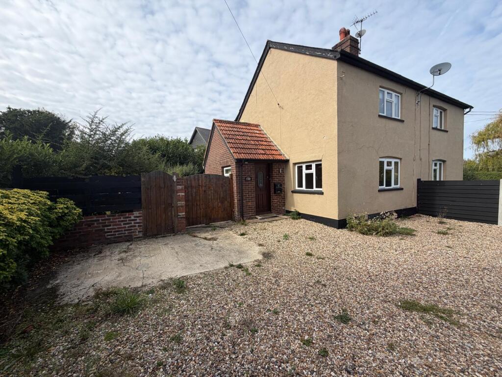 Main image of property: 2 Glandfields Cottages, Chelmsford Road, Felsted, Dunmow, Essex CM6 3LT