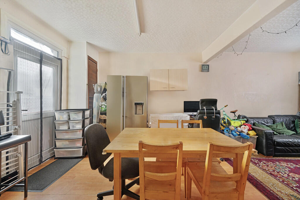 House in London - View 3