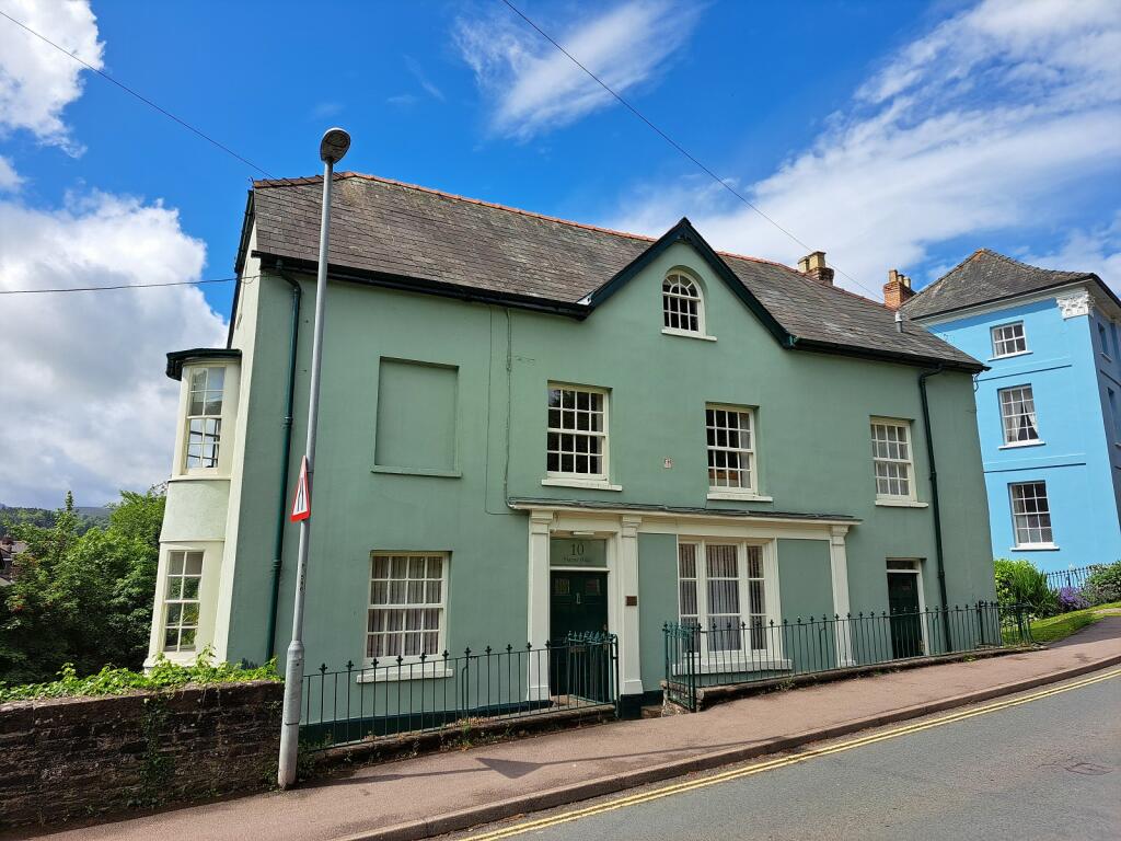 Studio house on 10, Priory Hill, Brecon, Powys., £395,000