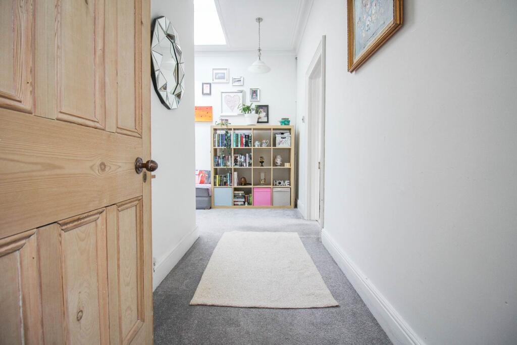 **Hill Road**Beautifully Presented**Two Bedrooms**Close to Town**Garage Parking** - View 3