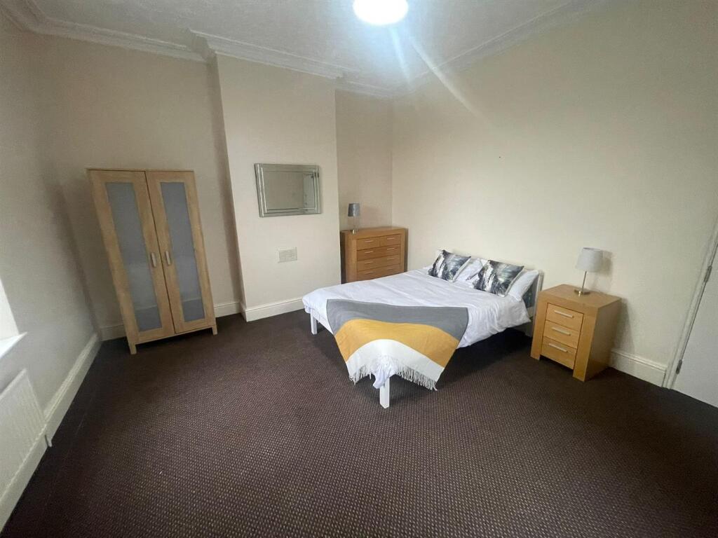 Main image of property: *Large Couples Room* Victoria Street, Mansfield