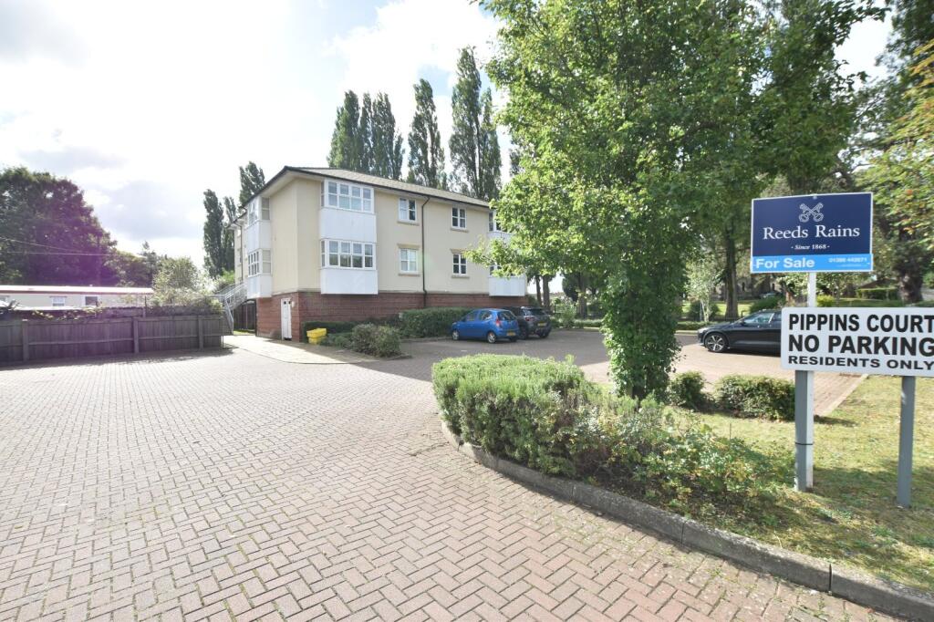 1-bed flat on Waterside, Evesham, Worcestershire, WR11, £110,000