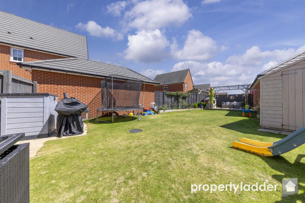 Flag Cutters Way, HORSFORD, NR10 photo 3