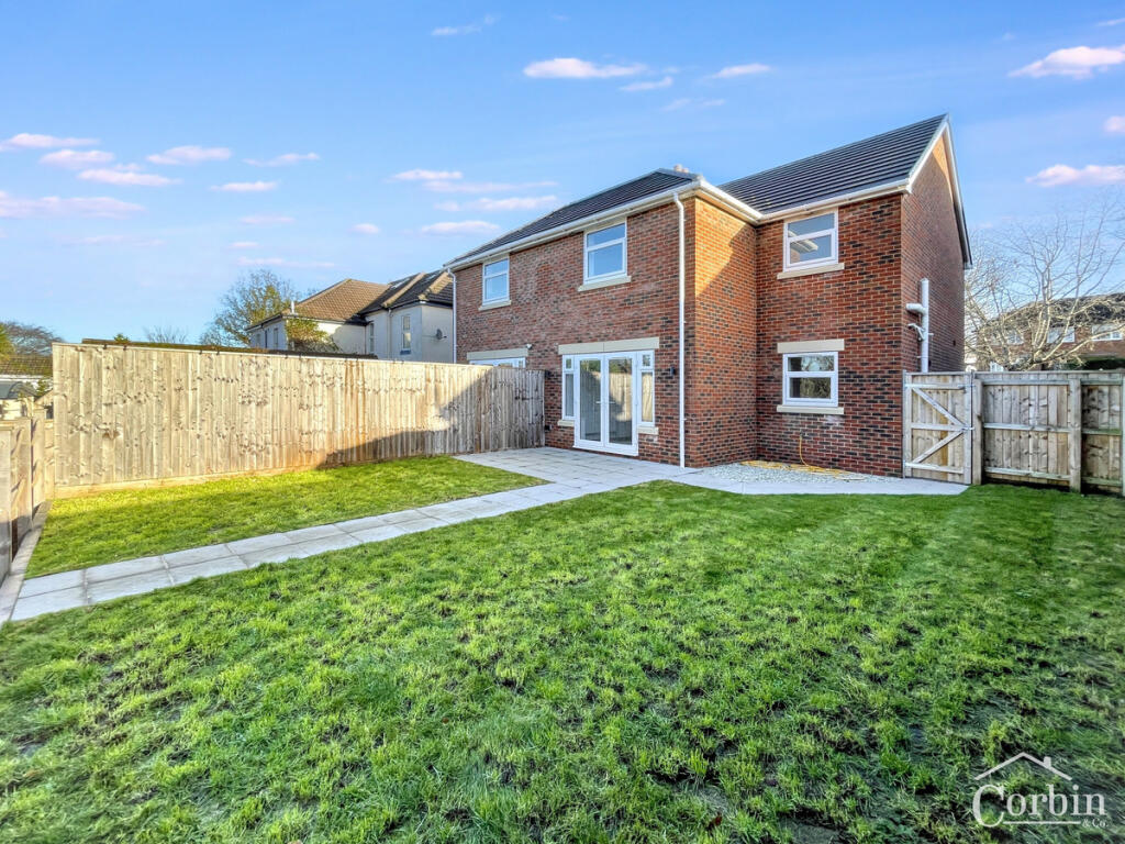 Main image of property: East Howe Lane, Bournemouth, BH10 5