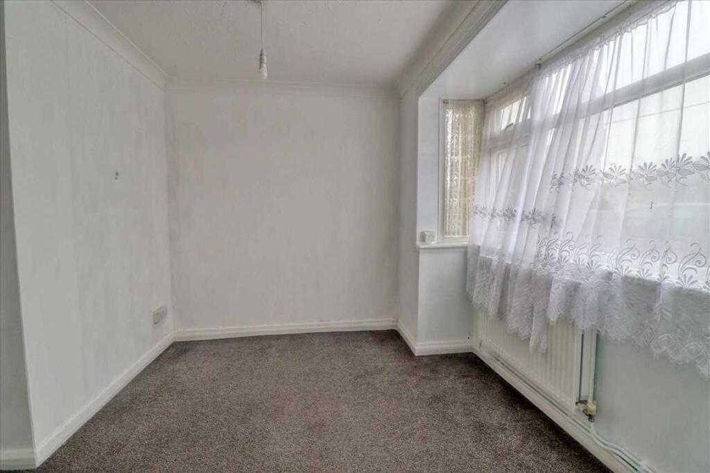 Meadow Way, Jaywick photo 4
