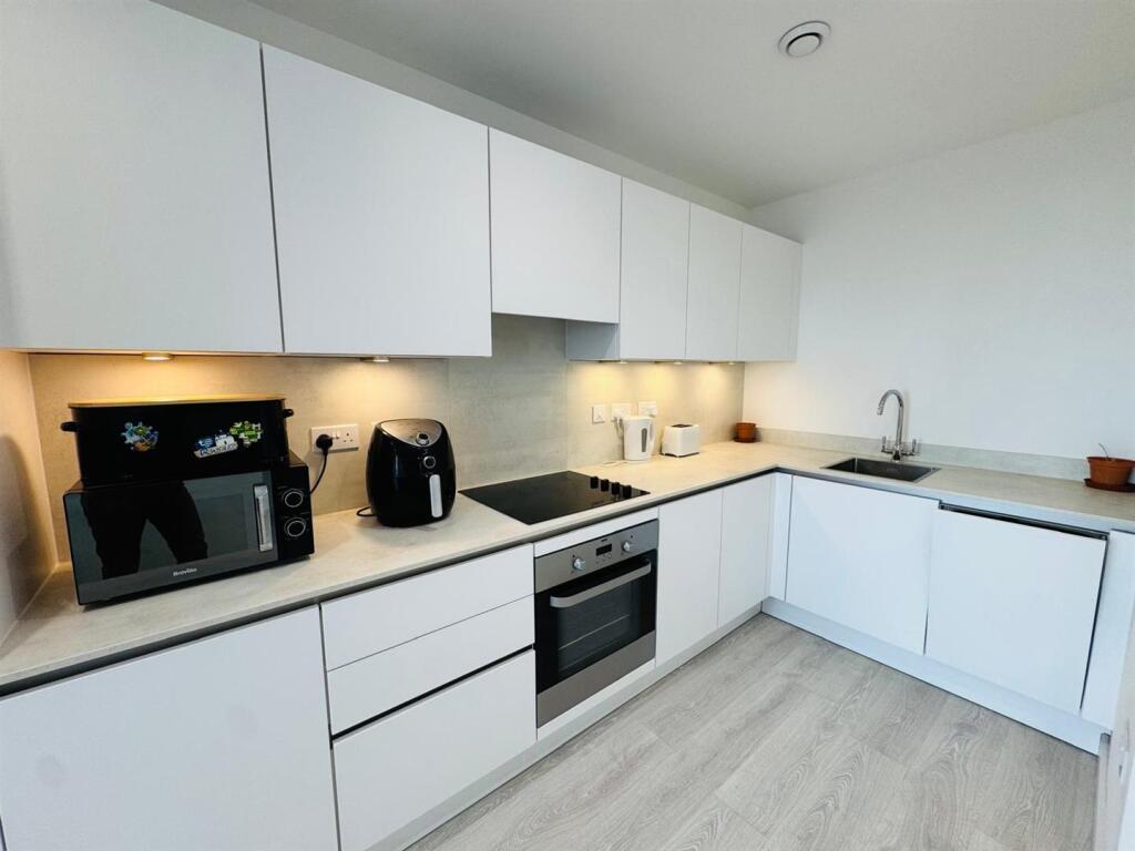 Apartment in Twickenham - View 5