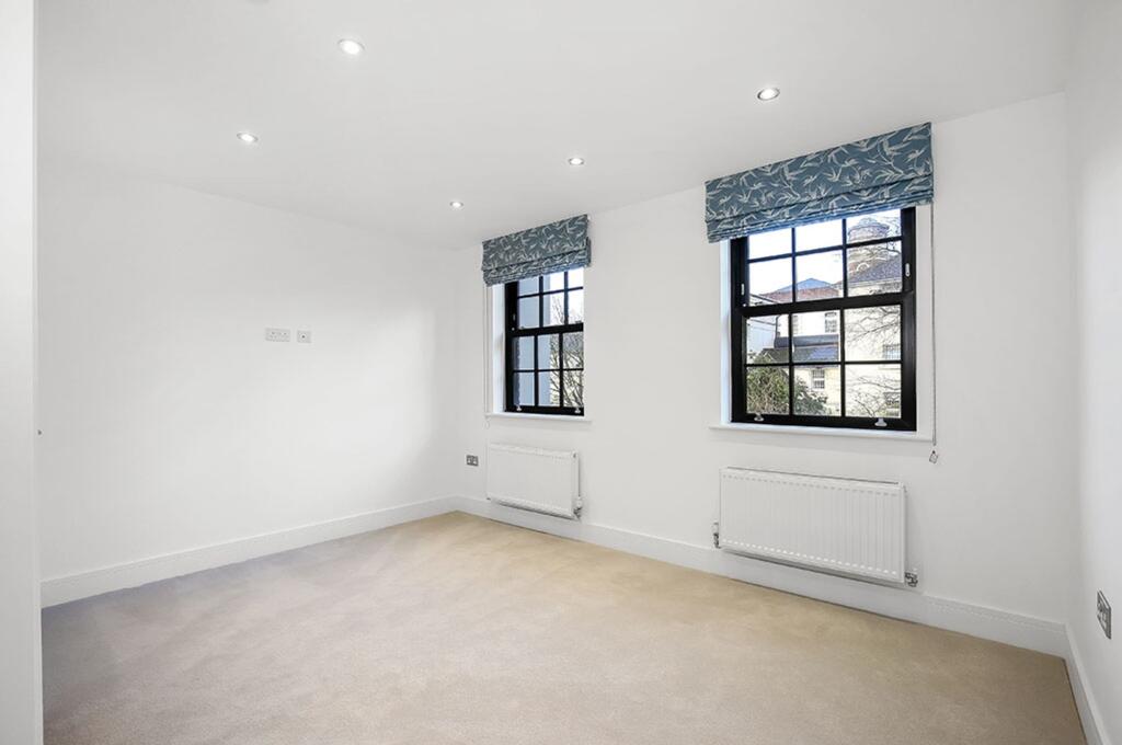 House in Southampton - View 5