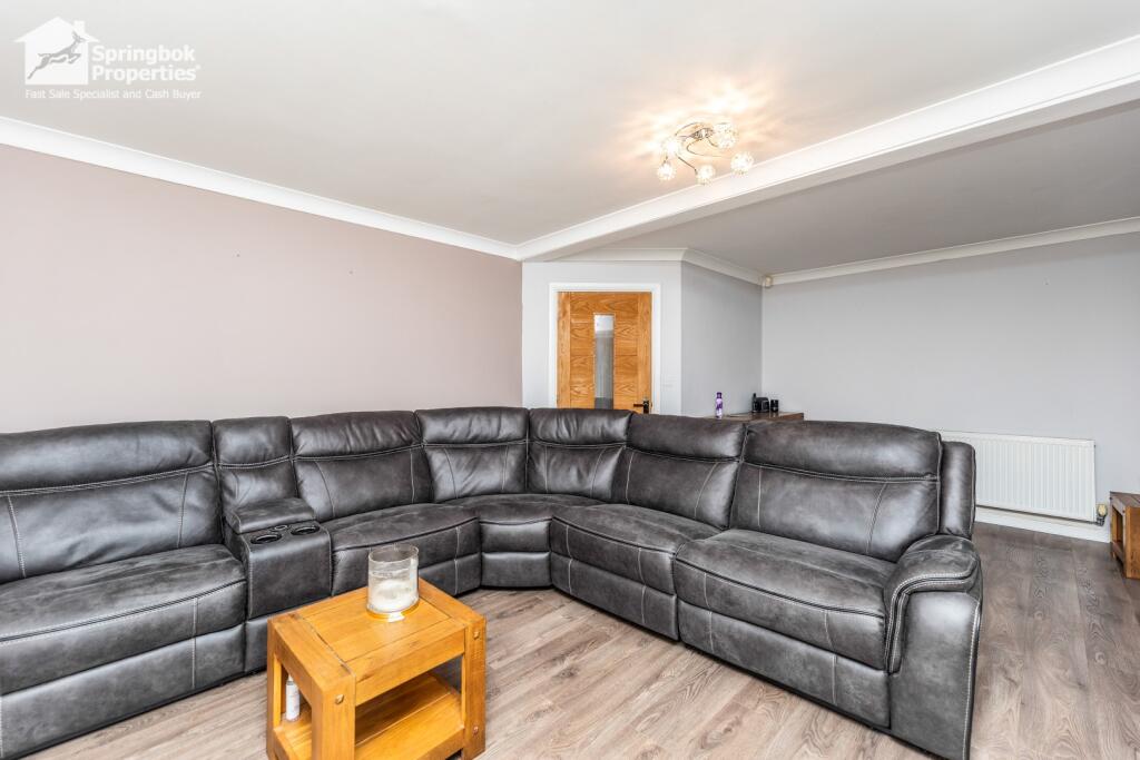 Excalibur Drive, South Elmsall, Pontefract, South Yorkshire photo 4