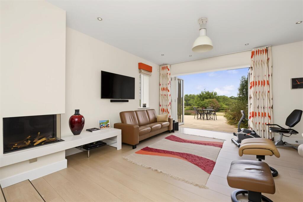 Oakwood Drive, Harpenden photo 4