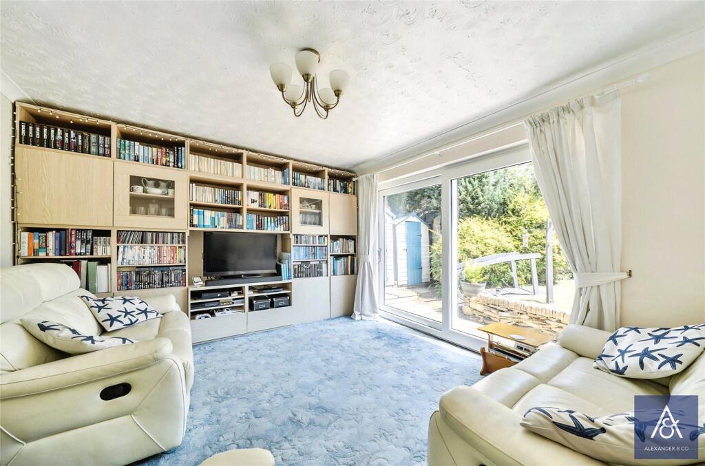 Robinson Drive, Brackley, Northamptonshire - View 3