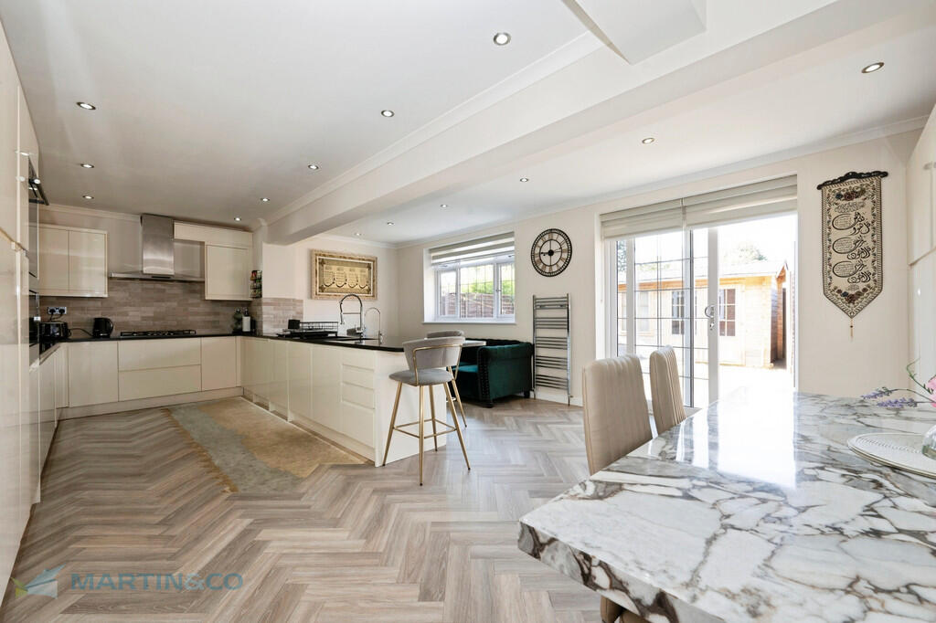 House in Woking, Surrey - View 5