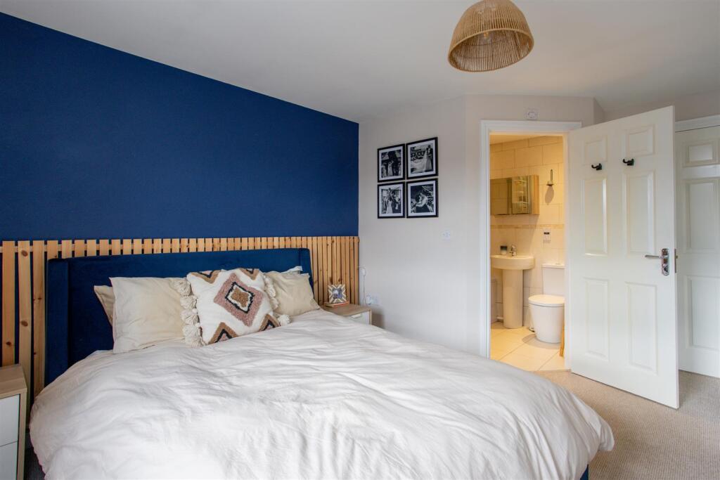 House in York, Bishopthorpe Road Shops, Bishophill - More