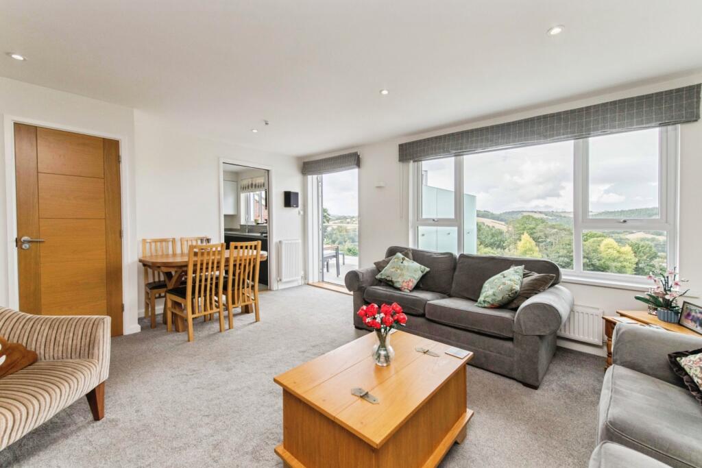 Woodleigh Close, Exeter, Devon, EX4 photo 3
