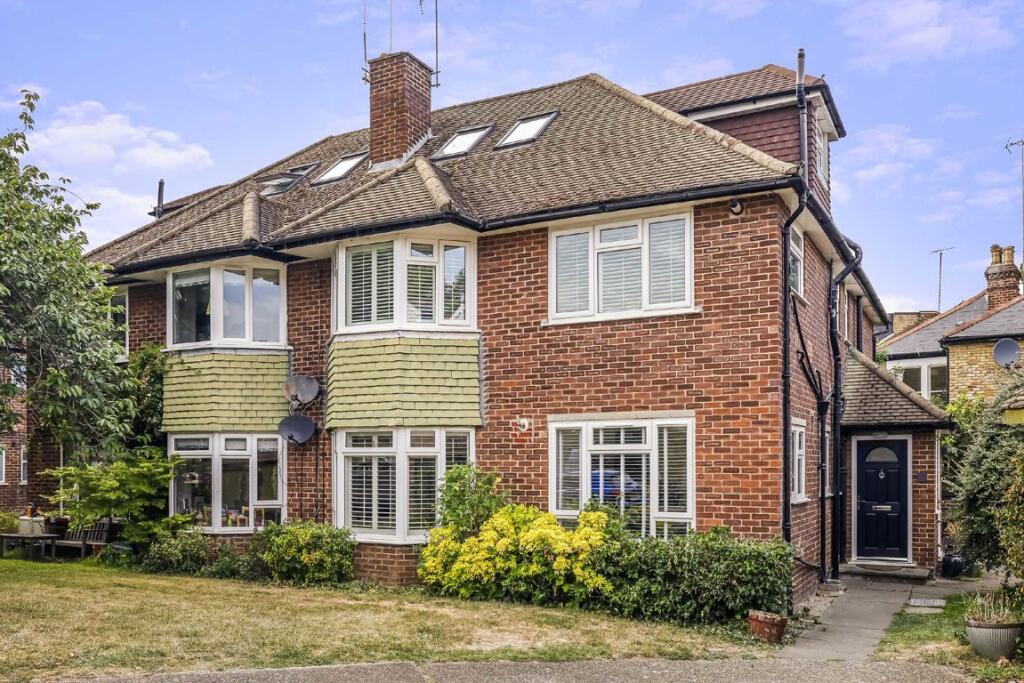 Main image of property: Beaulieu Close, Cambridge Park