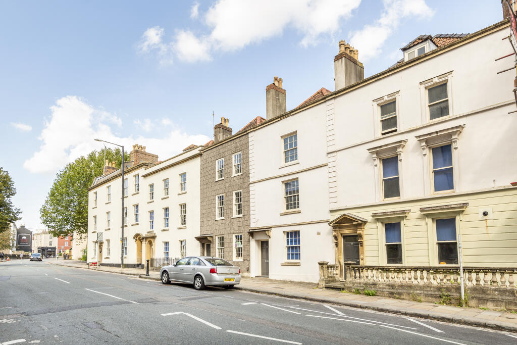 Apartment in Bristol - More