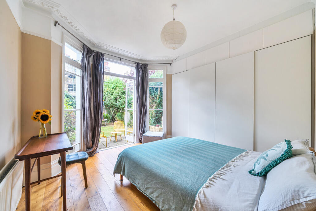 Apartment in London - View 5