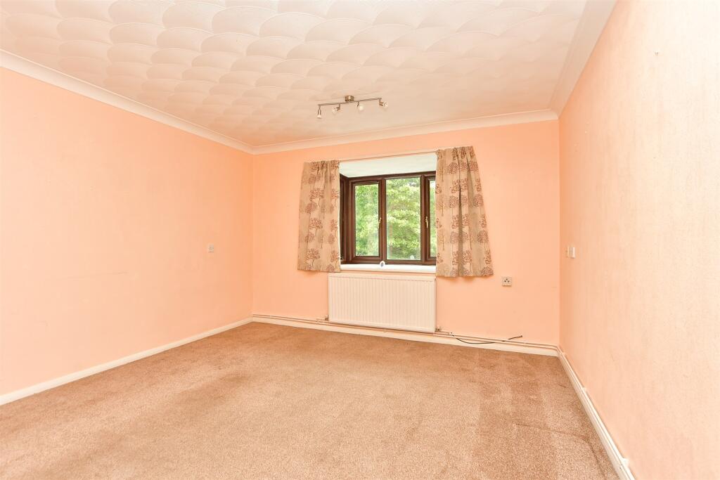 Kingsdown Close, Hempstead, Gillingham, Kent photo 3