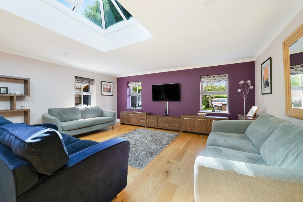 House in Epsom and Ewell, Stoneleigh - View 4