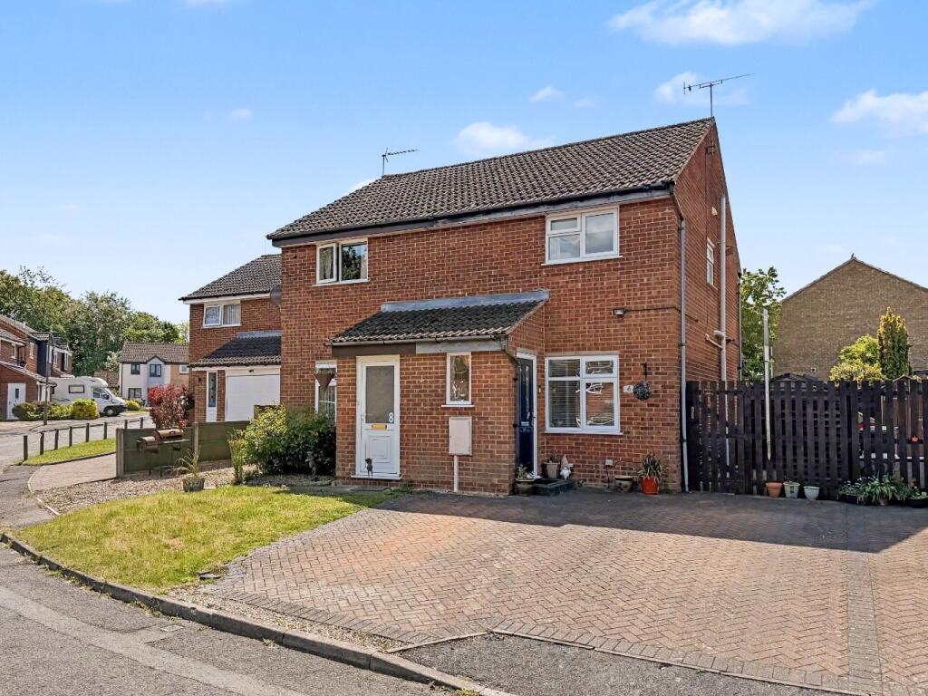 Main image of property: 6 Gorse Close, Rugby, CV22 6SJ