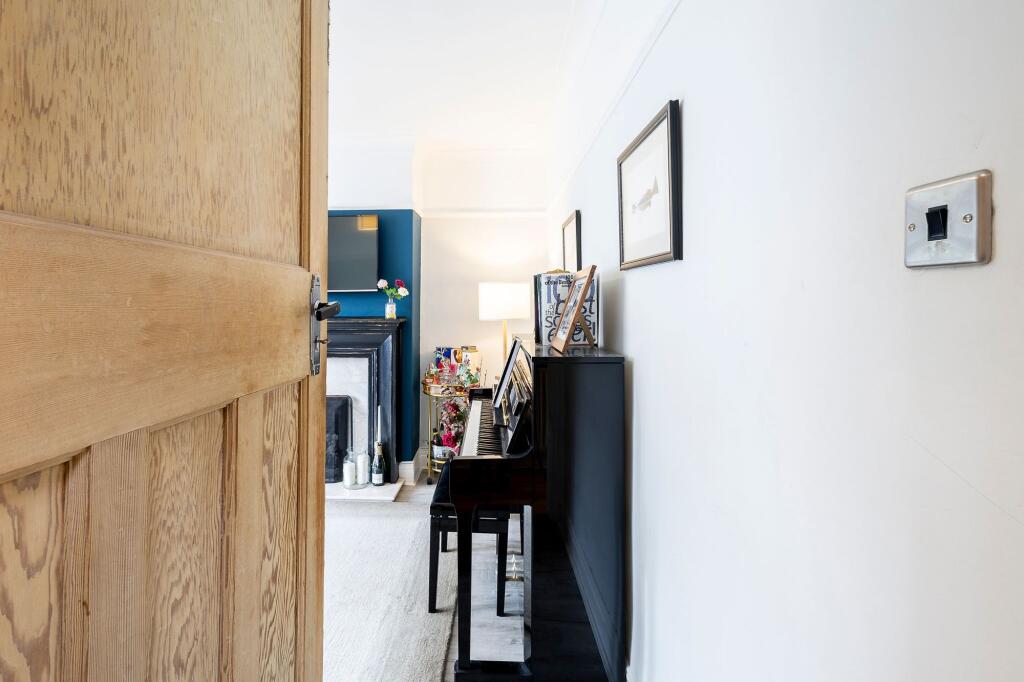 Ridgewood Crescent, South Gosforth, NE3 - More