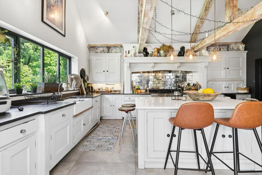 Drakes Close, Esher, Surrey, KT10 – pohled 5