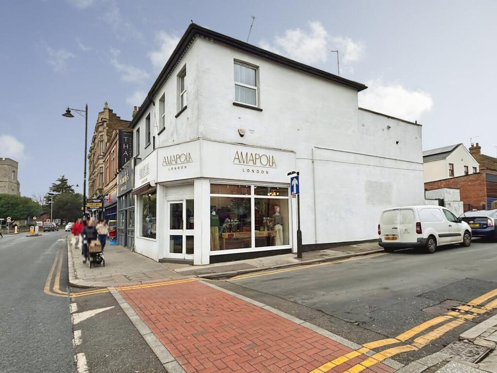 Main image of property: 35 Broadway, Leigh-on-Sea, SS9 1PA