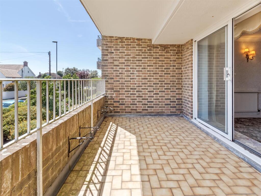 Apartment in Worthing, West Worthing - View 2