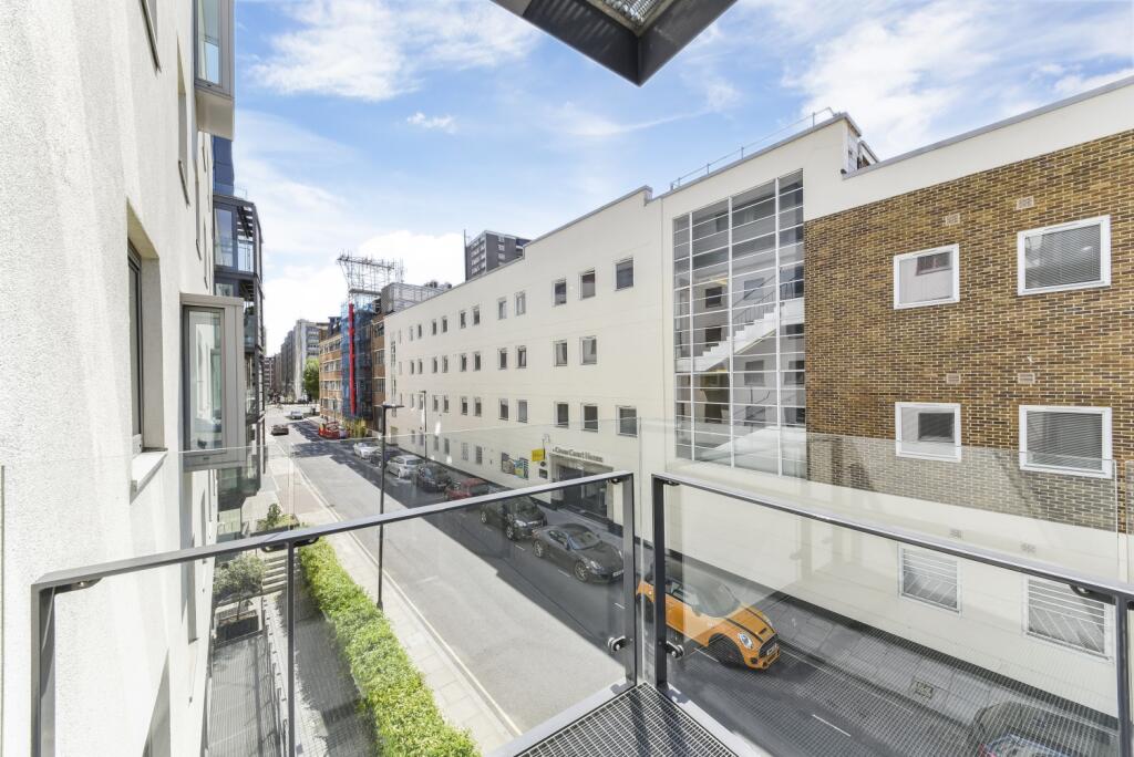 Apartment in London, St Luke's, Islington - More