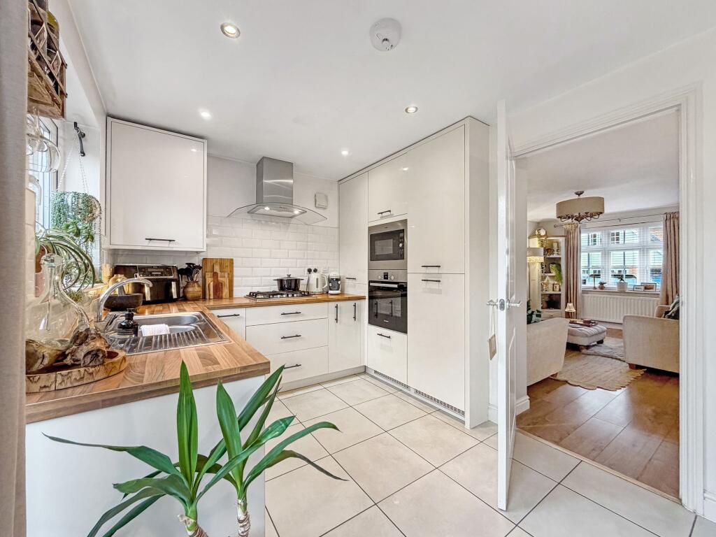 River Avenue, Trelewis, CF46 - More