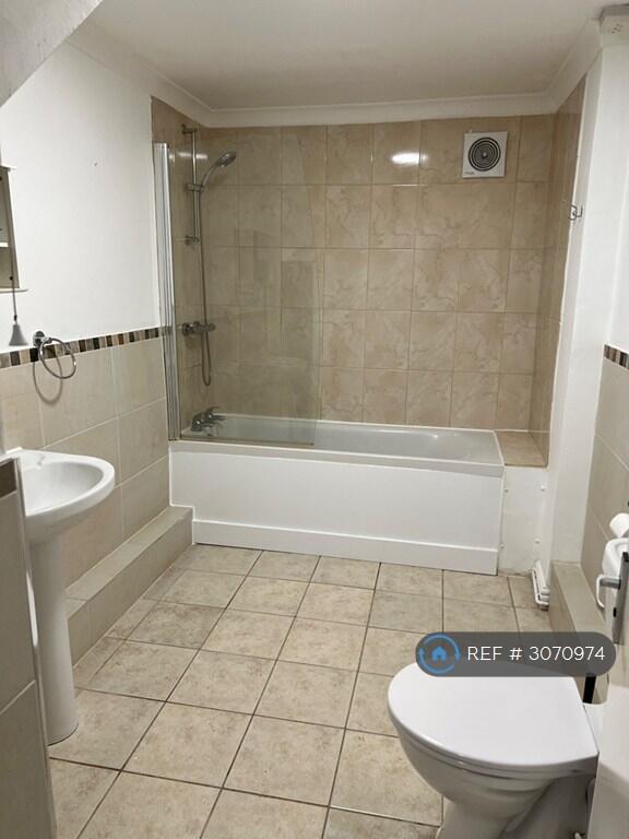 Apartment in Harrogate, Low Harrogate - View 5