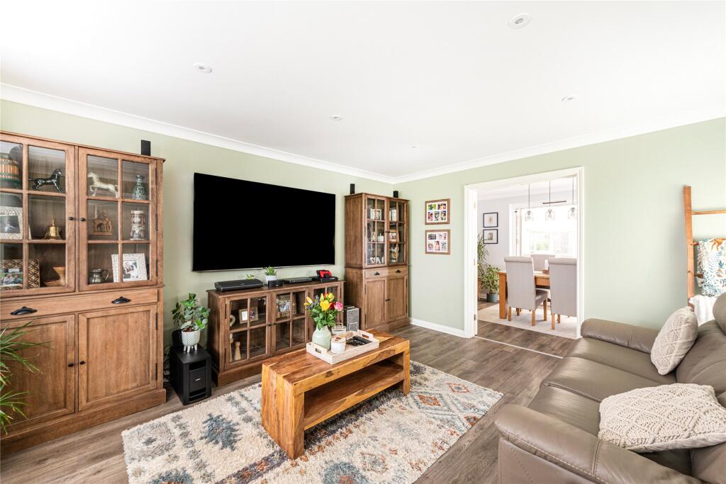 Bridlington Crescent, Monkston, Milton Keynes, Buckinghamshire, MK10 photo 2