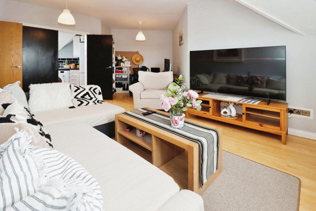 Apartment in Bristol, Staple Hill and Mangotsfield - View 4