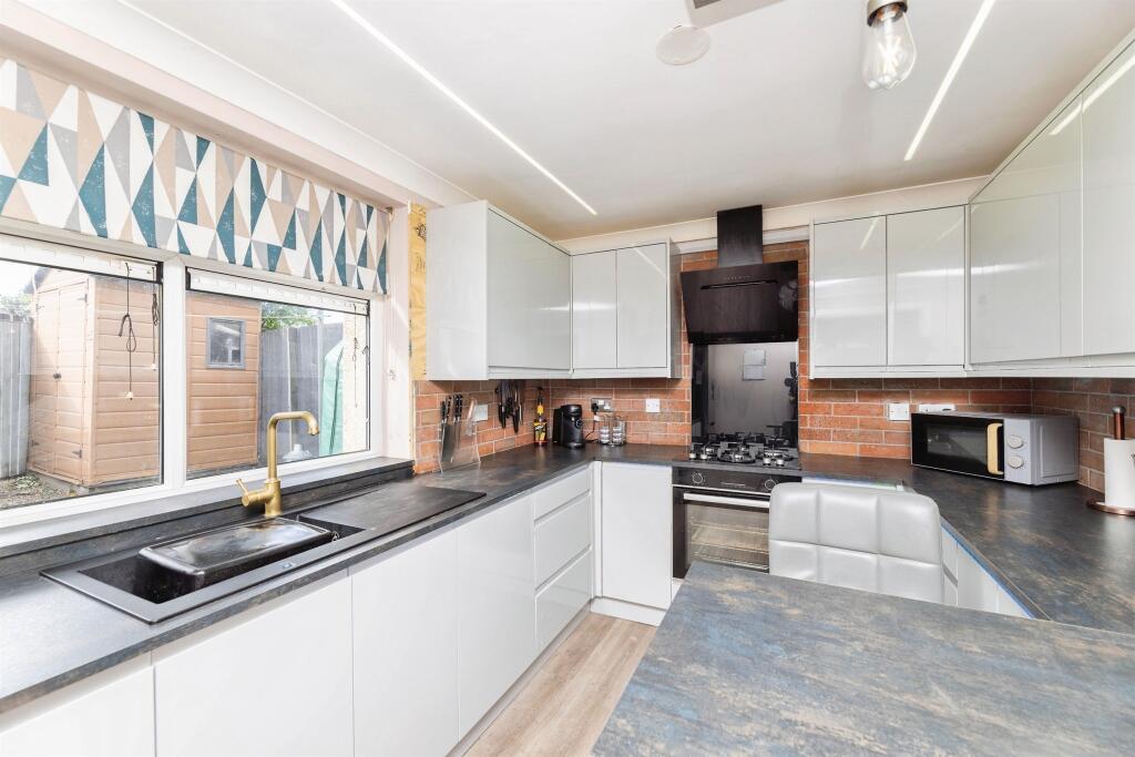 House in Bradford, Trident - View 4