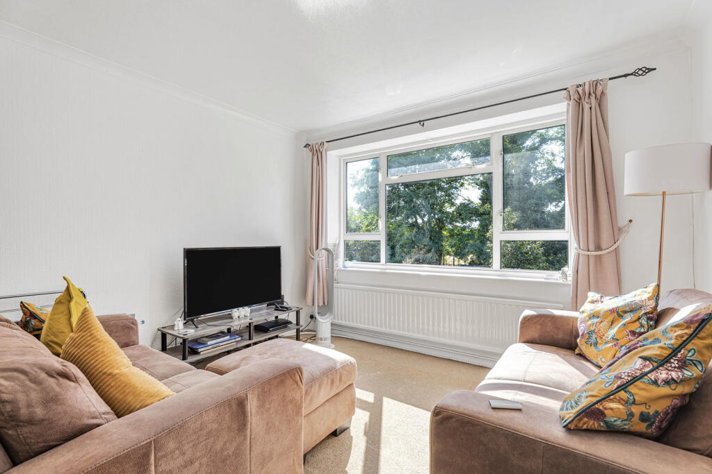 Apartment in Spelthorne, Ashford Common, Charlton - More