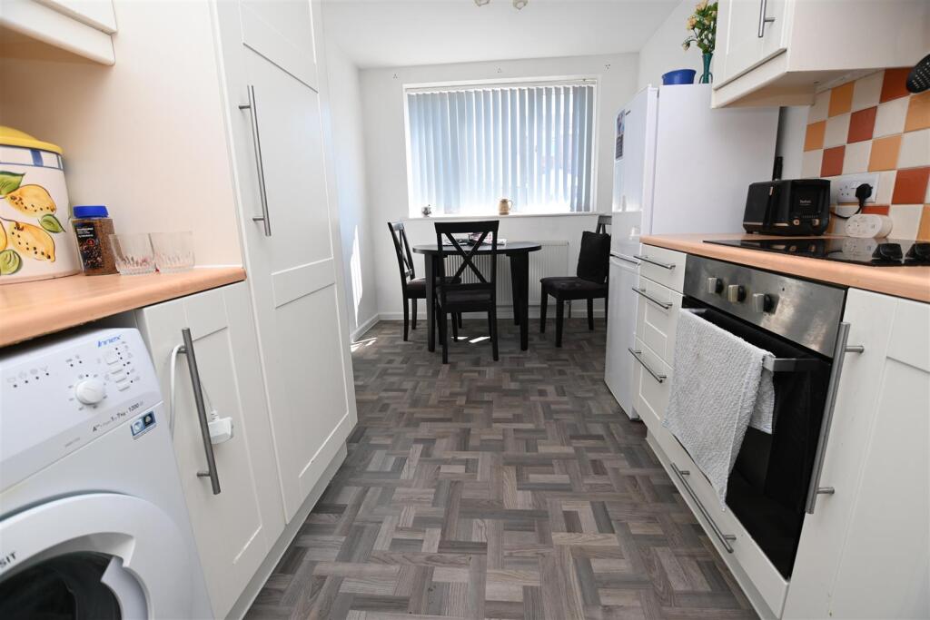 Thelma Avenue, Canvey Island photo 4