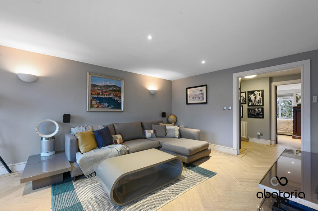 Kingsbridge Court, 1 Dockers Tanner Road, Docklands, London, E14 photo 3