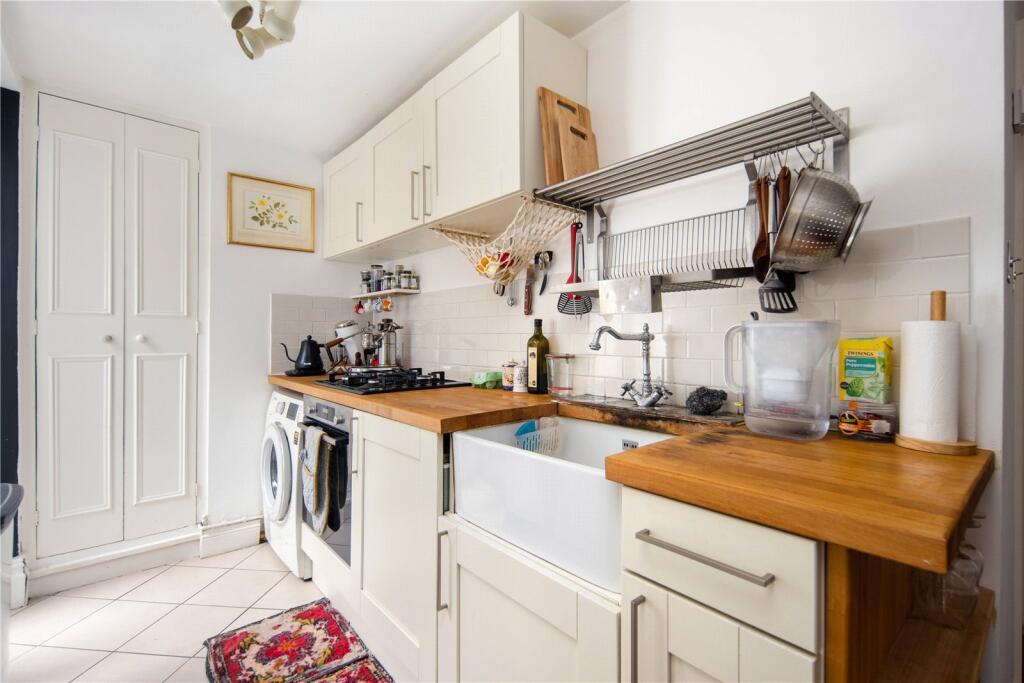 Apartment in London, Stepney - View 4