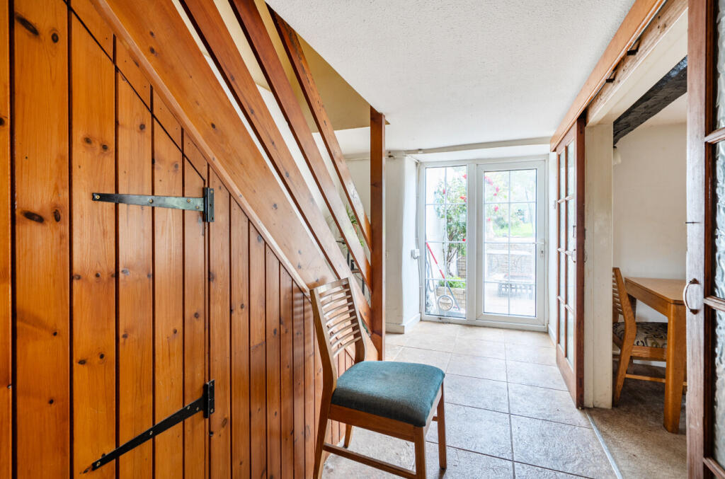 House in Sherborne, Oborne - More