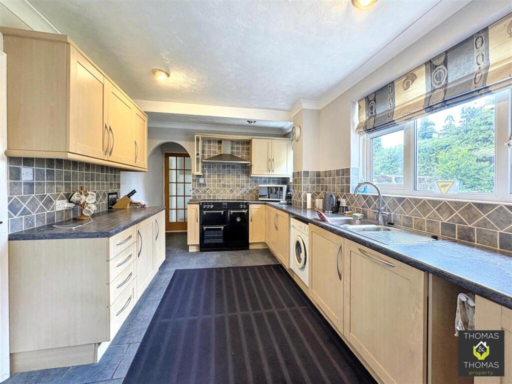 High View, Hempsted photo 2