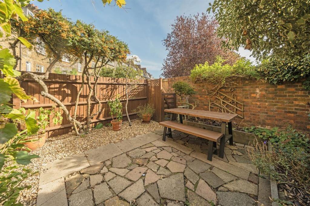 Apartment in London - View 5