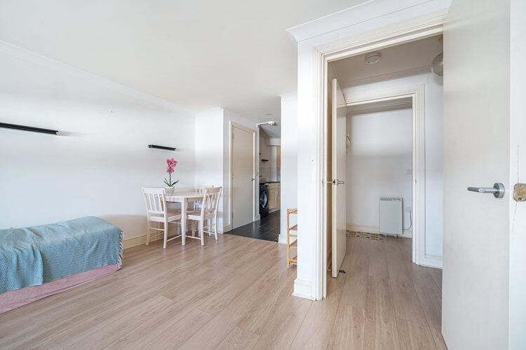 Apartment in London - View 6