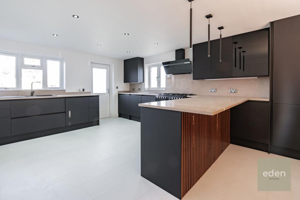 3-bed semi-detached on Heathside, Appledore, TN26, £350,000