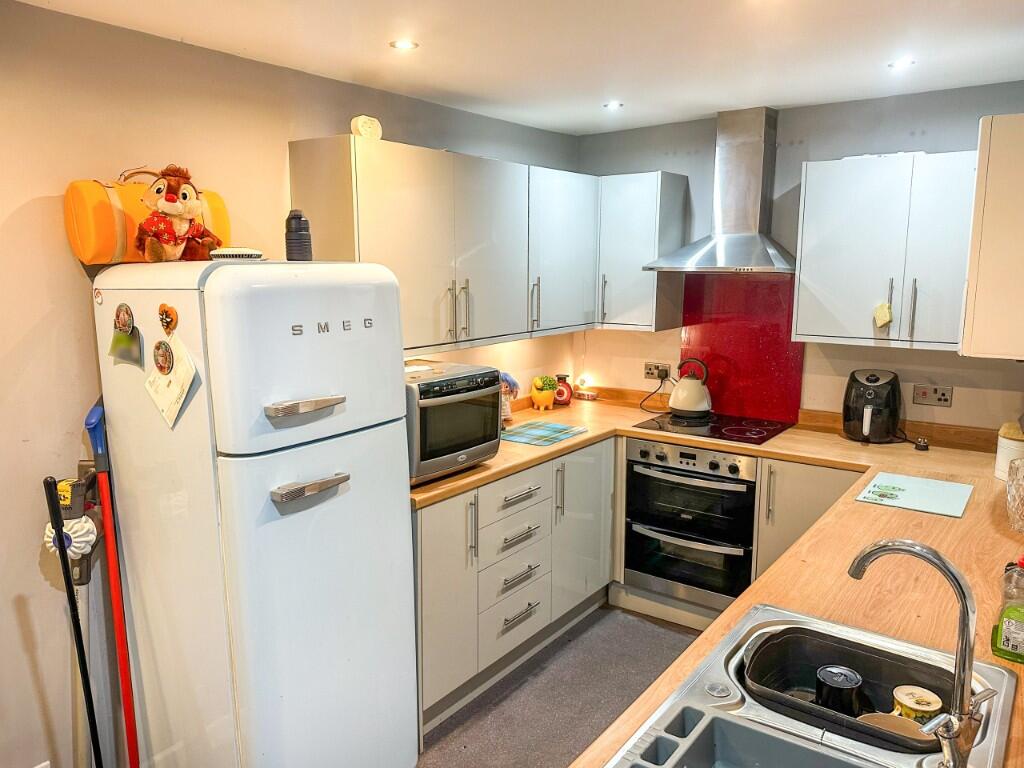 Thornham Road, Oldham, Greater Manchester, OL2 photo 4