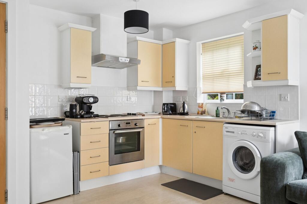 House in Hertsmere, Hertfordshire - View 5