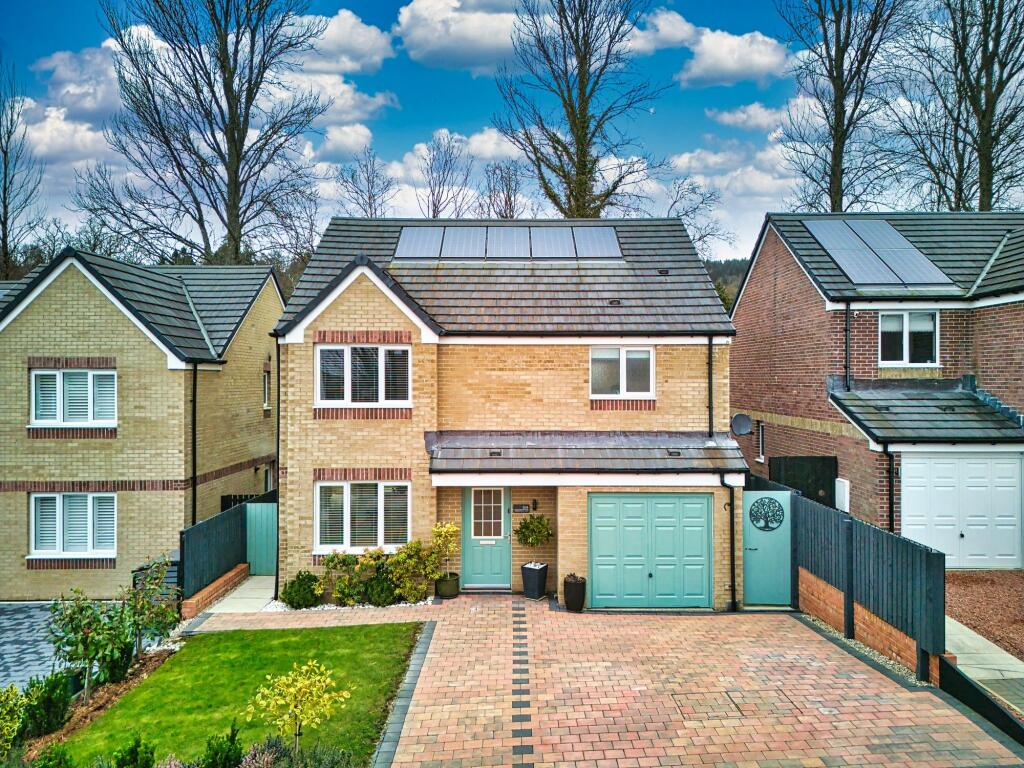 Main image of property: 84 Templeton Way, Helensburgh, G84 8FA