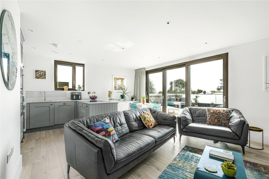 Apartment in Enfield - View 5
