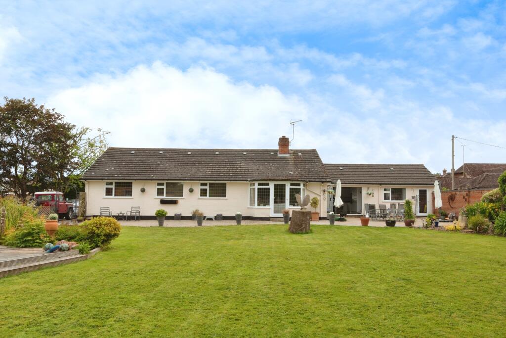 4-bed house on Bramley Road, Sherfield-on-Loddon, Hook, Hampshire, RG27, £800,000