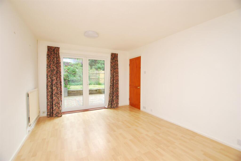 House in Luton, Leighton-Linslade - More