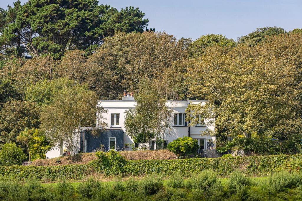 4-bed detached on Damouettes Lodge, Damouettes Lane, St Peter Port, GY1, £2,550,000